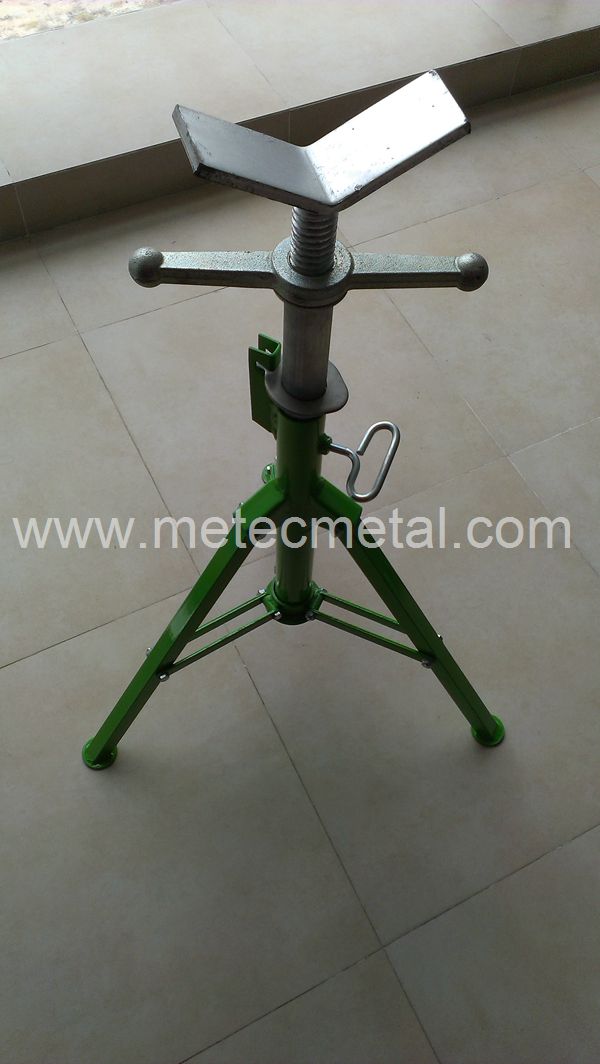 Folding pipe stand